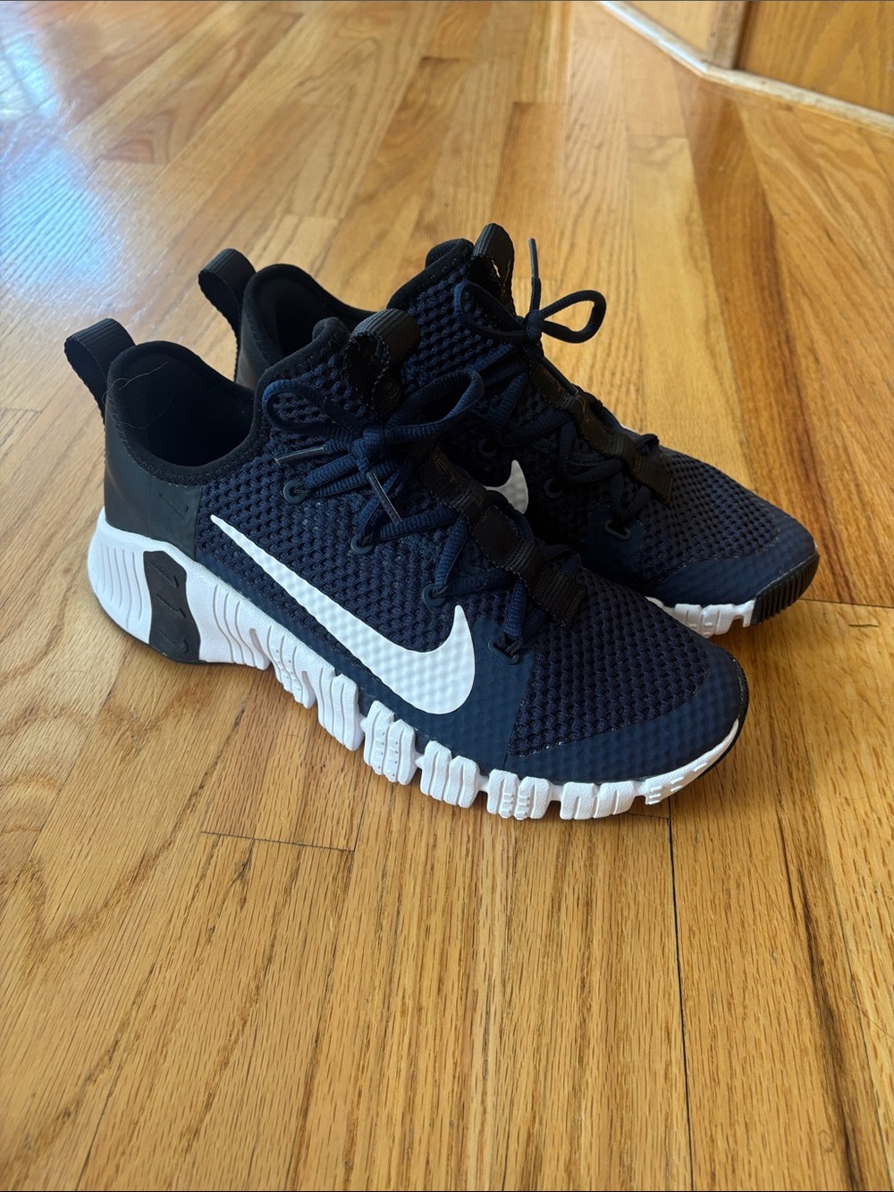 Nike Men’s Navy and White Mesh Athletic Sneakers